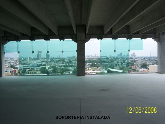 Instalacion de Mensulas para sujecion de fachada de EL NORTE