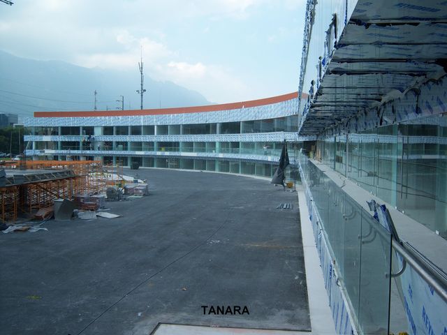 Instalacion de Subestructura para Alucubon en Plaza TANARAH
